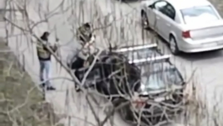 UZNEMIRUJUĆI VIDEO! KRIMINALCI UBIJAJU I PLJAČKAJU NA ULICAMA KIJEVA Ukrajinske vlasti oslobodile najteže zločince da "brane" građane