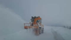 POTPUNO ZAVEJAN PUT PREKO GOLIJE Oštra zima još uvek pokazuje zube, sneg na planinama Zapadne Srbije pada satima (FOTO)