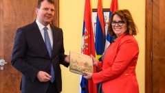 MIROVIĆ SA CRNOGORSKOM GENERALNOM KONZULKOM Razvijaju se ekonomski odnosi Srbije i Crne Gore