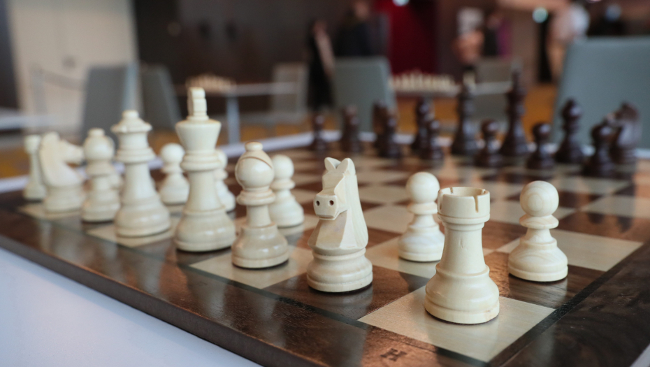 PREBOGAT ŠAHOVSKI VIKEND U GLAVNIM ULOGAMA DECA Zakuvava se bitka u Novom Sadu, blizu smo kraja