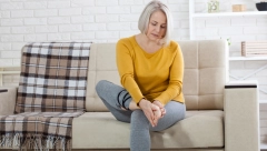 Muče vas bolovi u nogama? Sve što vam treba da bi rešili ovaj problem je aluminijumska folija