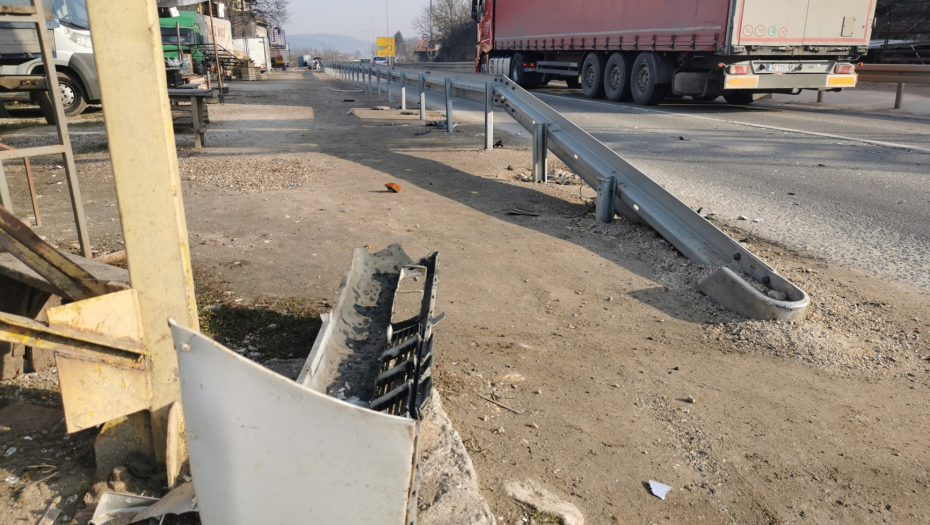 UŽAS NA IBARSKOJ MAGISTRALI Sudar kamiona i pikapa, ima povređenih (FOTO)