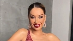 TEI ISPALE GRUDI NA NASTUPU! Pevačici se desio neviđeni peh, snimak kruži mrežama, publika u transu! (VIDEO)