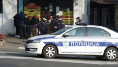TEŠKA SAOBRAĆAJKA KOD AUTOKOMANDE Vozilo potpuno smrskano na auto-putu, stvaraju se zastoji u oba smera