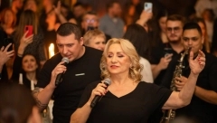 ALO! PAPARAZZO Vesna Zmijanac uhvaćena u centru Beograda bez trunke šminke, pevačicu u ovakvom izdanju nikada niste videli