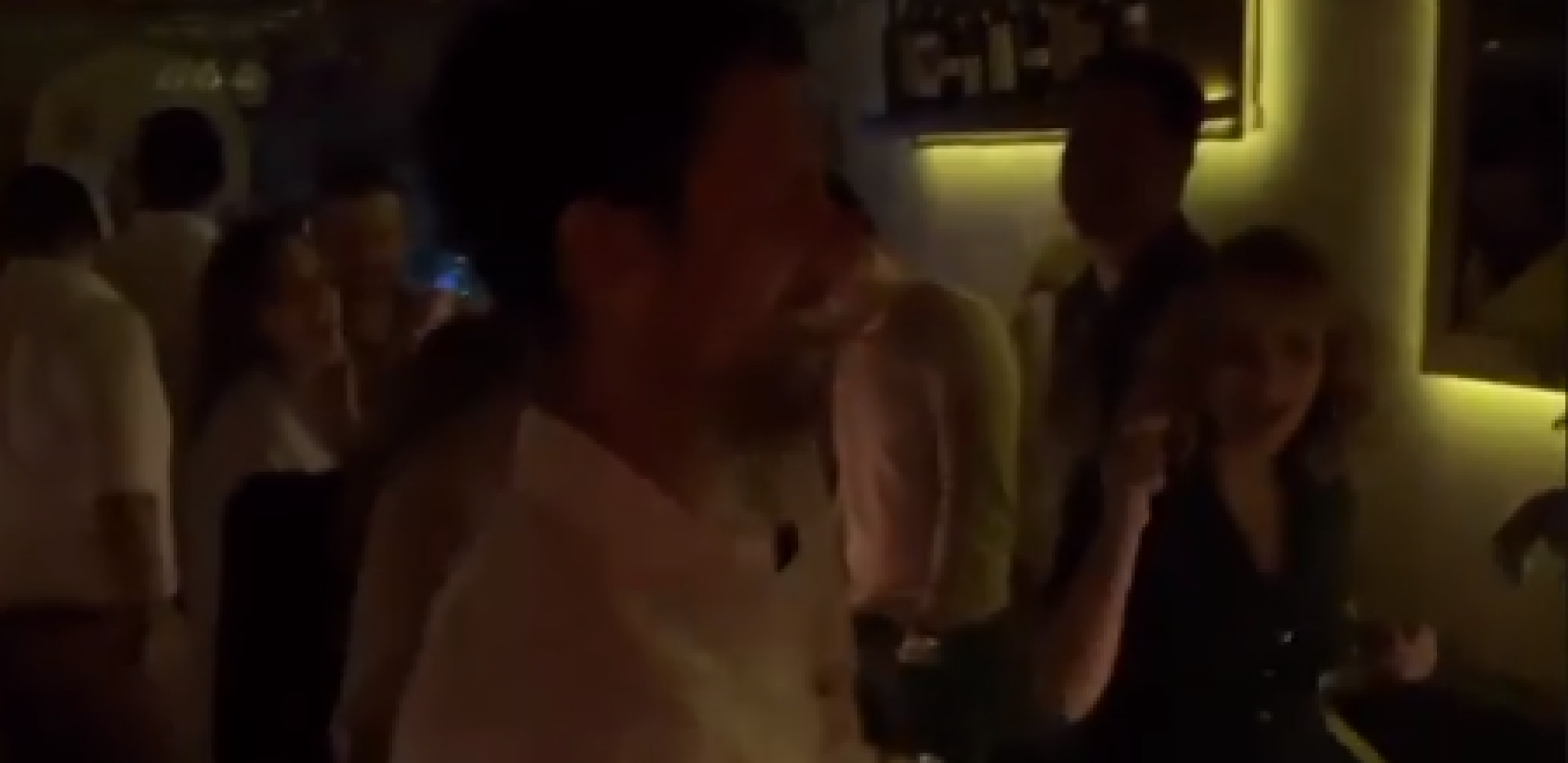 NOVAK I JELENA U NOĆNOM PROVODU U BEOGRADU! Đokovići napravili ludnicu u klubu, pa zapevali poznate hitove Cece Ražnatović i Željka Samardžića! (VIDEO)