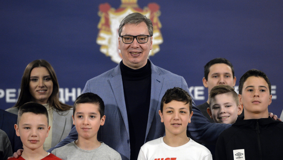 PREDSEDNIK SRBIJE ALEKSANDAR VUČIĆ DECI IZ REGIONA Ovde ste svoji na svome jer će vas uvek dočekati ljubav!
