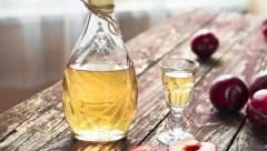 Svakog jutra pijete čašicu rakije? Evo kako to utiče na vaš organizam