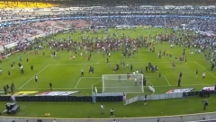 POVREĐENE 22 OSOBE NA STADIONU! Strašne scene zgrozile planetu! (VIDEO)