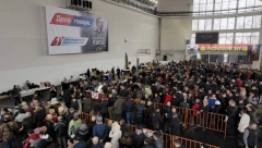 MLADENOVAC UZ ALEKSANDRA VUČIĆA Građani u redovima čekaju da daju podršku kandidatu SNS