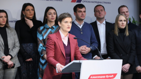ONI VREĐAJU ŽRTVE NACIZMA Premijerka Brnabić žestoko odgovorila Đilasu: Vi ste oni koji pale knjige, biju novinare, nose vešala na Terazijama i PRETE LOGORIMA