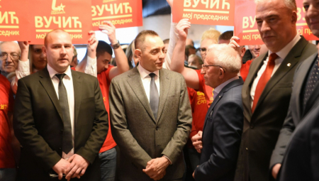 Ministar Vulin i general Lazarević potpisali za Aleksandra Vučića