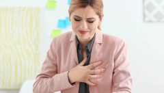 KAD SE JAVI BOL U GRUDIMA Kardiolog savetuje šta nikako da ne radite, biće još gore