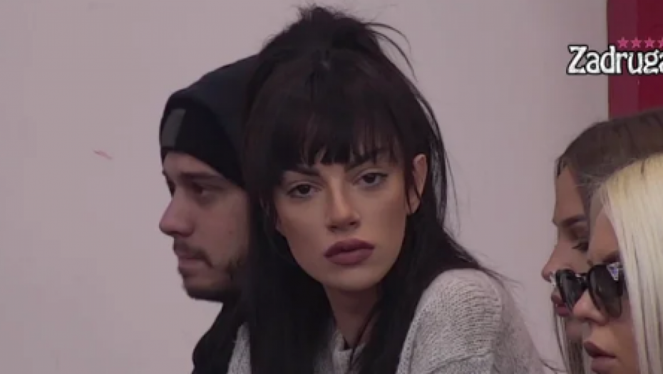 NEOČEKIVANA TRANSFORMACIJA! Tara Simov više ne izgleda isto, skratila kosu i promenila boju! (FOTO)