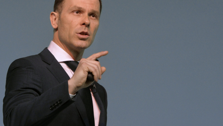 SINIŠA MALI OBRISAO POD ĐILASOVIM EKSPERTOM "Razorili našu zemlju, zatvorili fabrike i radna mesta, a danas se prave pametni i dele lekcije iz ekonomije"