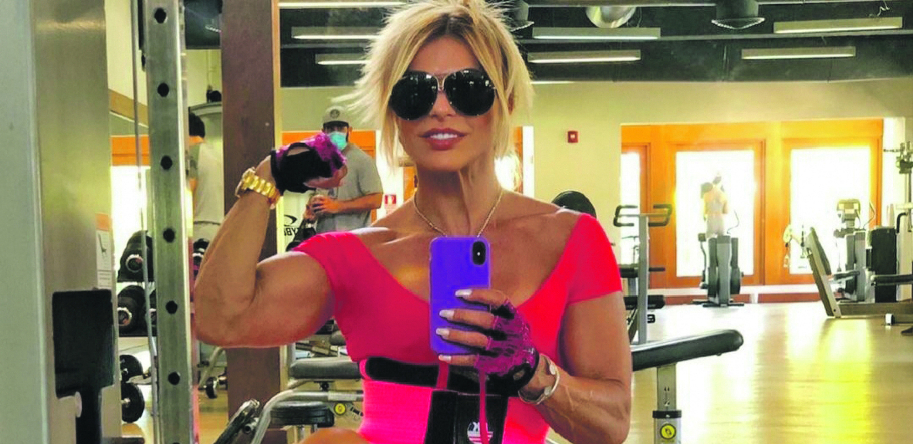 UDVARAJAJU SE DUPLO MLAĐI MUŠKARCI Andrea Sanšajn svakog dana vežba tri sata i izgleda kao milion dolara