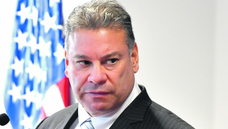 POSLEDNJE UPOZORENJE! Eskobar pokazao Kurtiju žuti karton: To je zahtev SAD I EU!