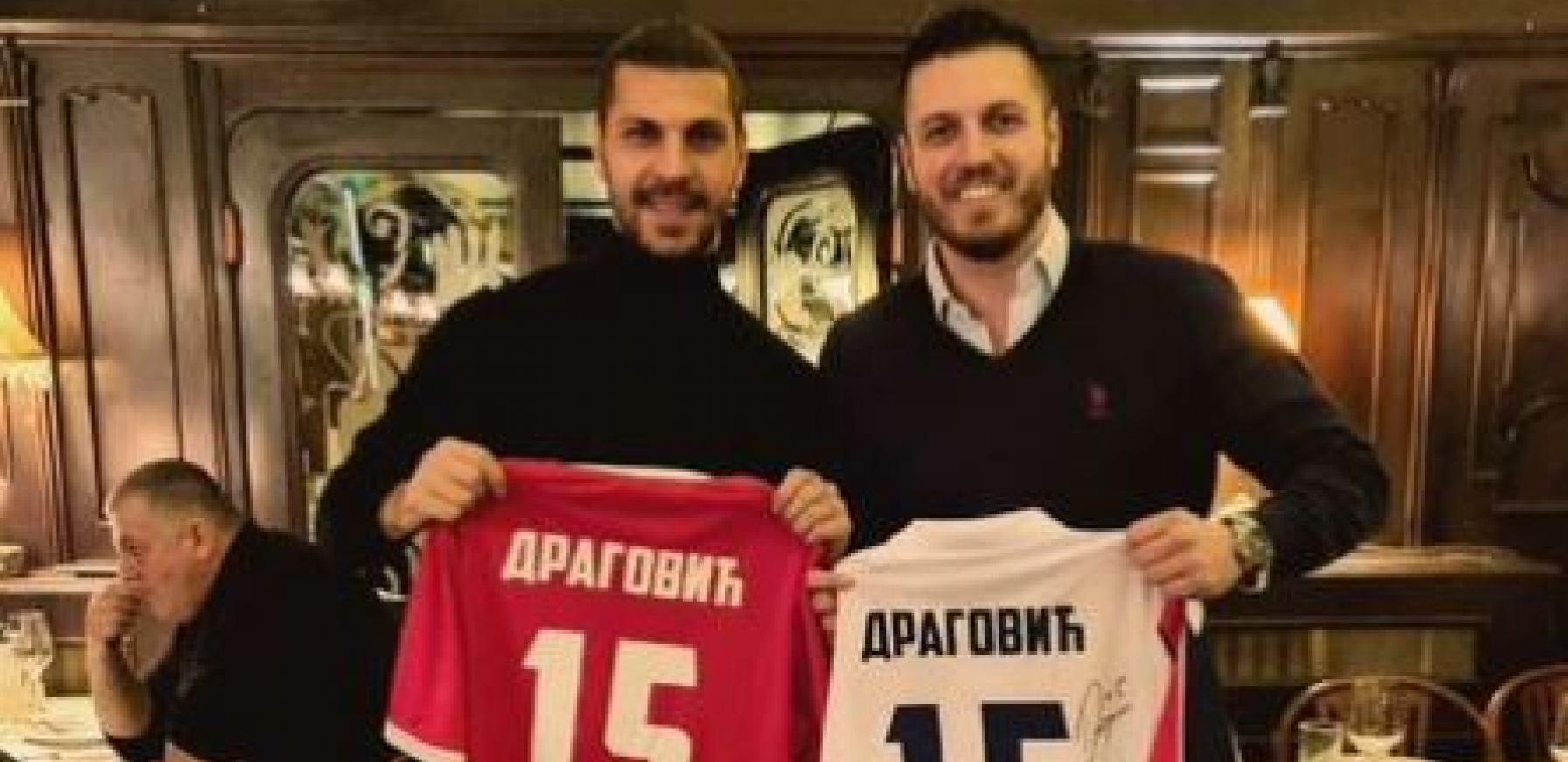 OVOME SE NIJE NADAO! Dragović proslavio rođendan u društvu najmilijih, a poklon iznenađenja ga je ostavio bez teksta