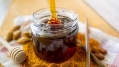 NAPRAVITE MED OD OVE SPECIJALNE BILJKE: Čuva jetru i kožu, jača kosti, detoksikuje organizam i prirodan je probiotik