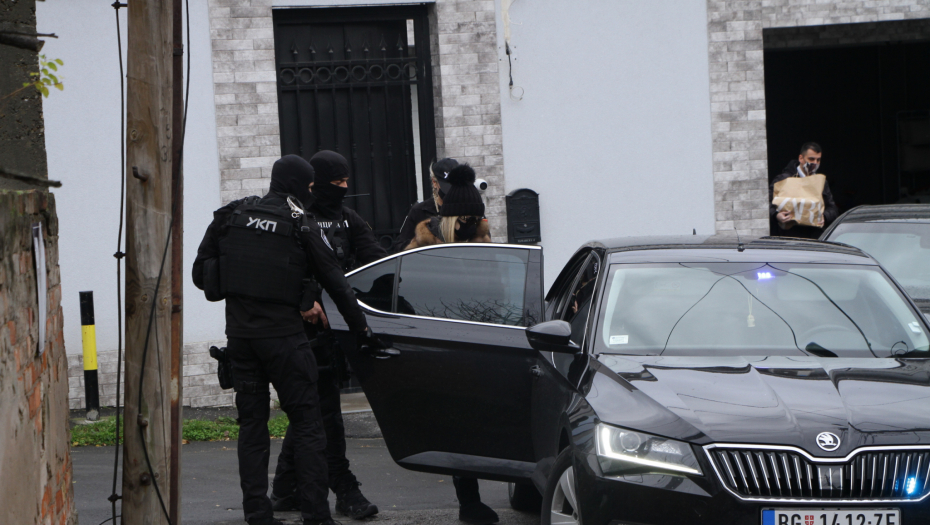 UHAPŠENA GOMILA PROSTITUTUKI I MAKROA U velikoj akciji policije iza rešetaka završilo 29 osoba!