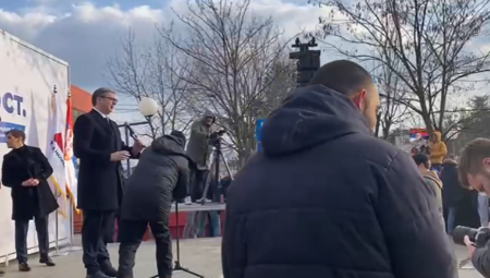 VUČIĆ DOČEKAN OVACIJAMA U MLADENOVCU "Čovek čije ime označava neustrašivu Srbiju" (VIDEO)