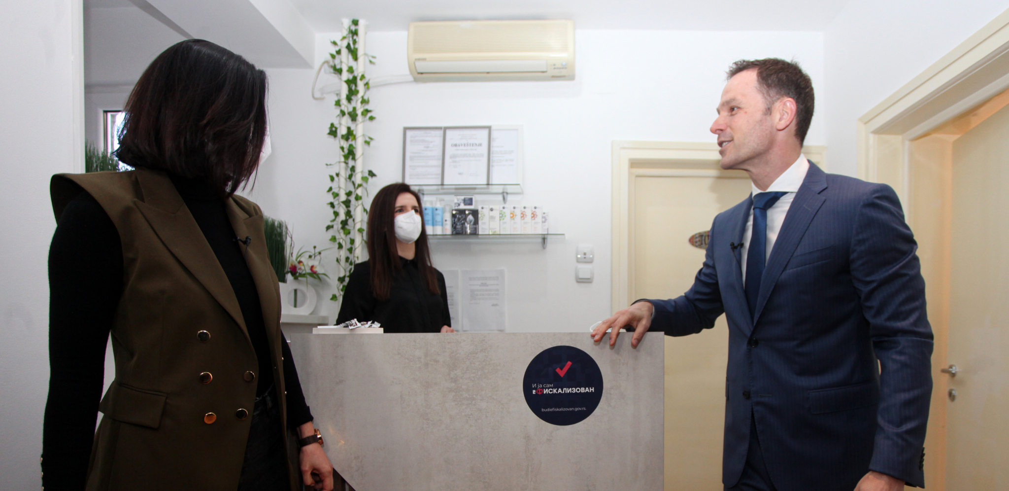 E-FISKALIZACIJA NA DELU! Ministar Siniša Mali se uverio kako funkcionišu novi sistem i fiskalne kase (VIDEO)