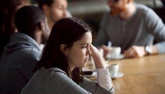 "Počela sam da živim sa dečkom, a onda se doselio njegov prijatelj": Devojka se našla u nezgodnoj situaciji i pita da li mu treba direktno reći