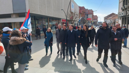 SRPSKA NAPREDNA STRANKA PORUČILA Ozbiljna vremena traže ozbiljnog lidera