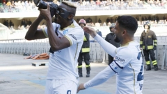 NAPOLI OSTAO U TRCI ZA TITULU! Osimen srušio Veronu