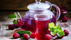"Biljka za žene": Evo zašto treba da pijete čaj od listova maline svaki dan