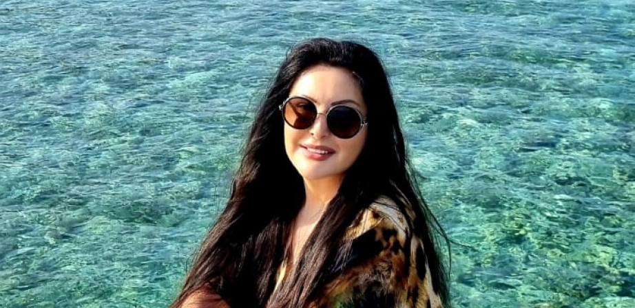 UŽIVA U LUKSUZU! Dragana Mirković se na Maldivima oprobala u sportu koji nikoga ne ostavlja ravnodušnim, pevačicin potez sve oduševio! (FOTO/VIDEO)