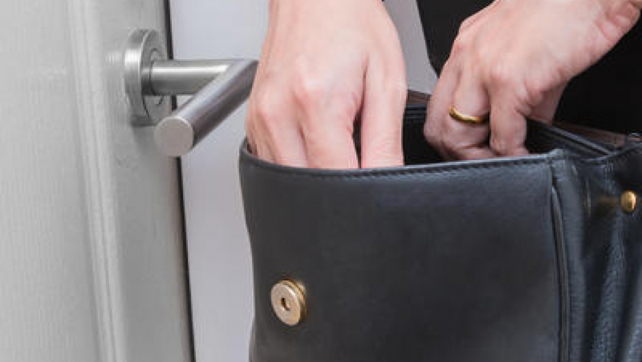 PAŽNJA, AKO VAM ONI ZAKUCAJU NA VRATA, BOLJE NE OTVARAJTE Nova prevara u Srbiji