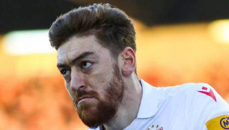 "HEJ, PAVKOV" Navijači Zvezde i Partizana zajedno pevaju napadaču