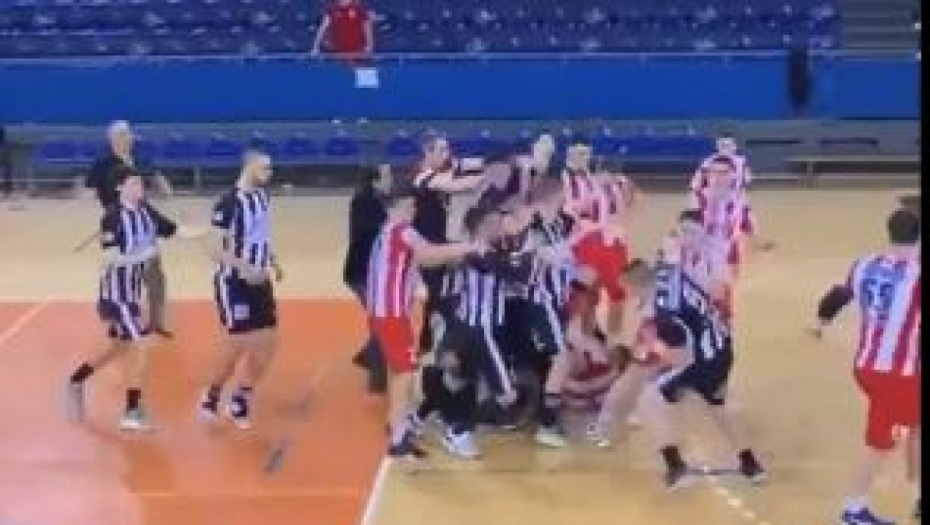 DRAMA NA "VEČITOM DERBIJU! Potukli se omladinci Crvene zvezde i Partizana! (VIDEO)