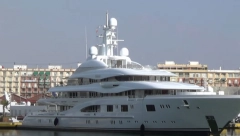 JAHTE, VILE, LETOVI PRIVATNIM AVIONIMA Kada su bogati previše bogati?