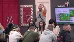 DEVOJKO TI SI NARKOMANKA! Mensur izvređao Irmu najstrašnije, sasuo joj najgore uvrede u lice!