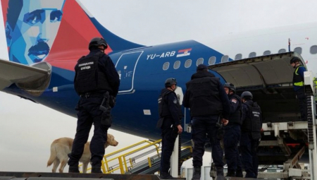 LAŽNE DOJAVE O BOMBAMA U ŠKOLAMA, U AVIONIMA ER SRBIJE Ova stvar je zajednička za svaku od njih