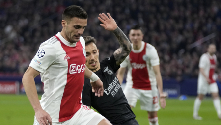 TADIĆ ODGOVORIO NA PROZIVKE Čuveni Holanđanin napao Srbina da jedini nije nosio traku za Tursku i Siriju