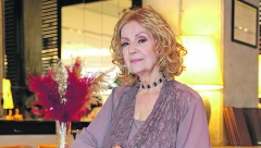 LEPA LUKIĆ NA INFUZIJI! Pevačica se već neko vreme ne oseća dobro, na lekovima je!