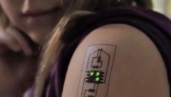 ELEKTRONSKE TETOVAŽE Bil Gejts otkrio šta će ubrzo zameniti mobilne telefone