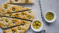 ORIGINALNI RECEPT ZA FOKAČU: Testo je mekano i hrskavo, a može se jesti uz bilo šta