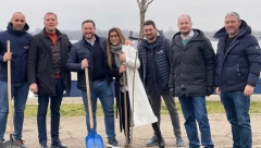 Jovana Pajić posadila japanske trešnje zajedno sa kandidatima na listi „Aleksandar Vučić-Zajedno možemo sve“ (FOTO/VIDEO)
