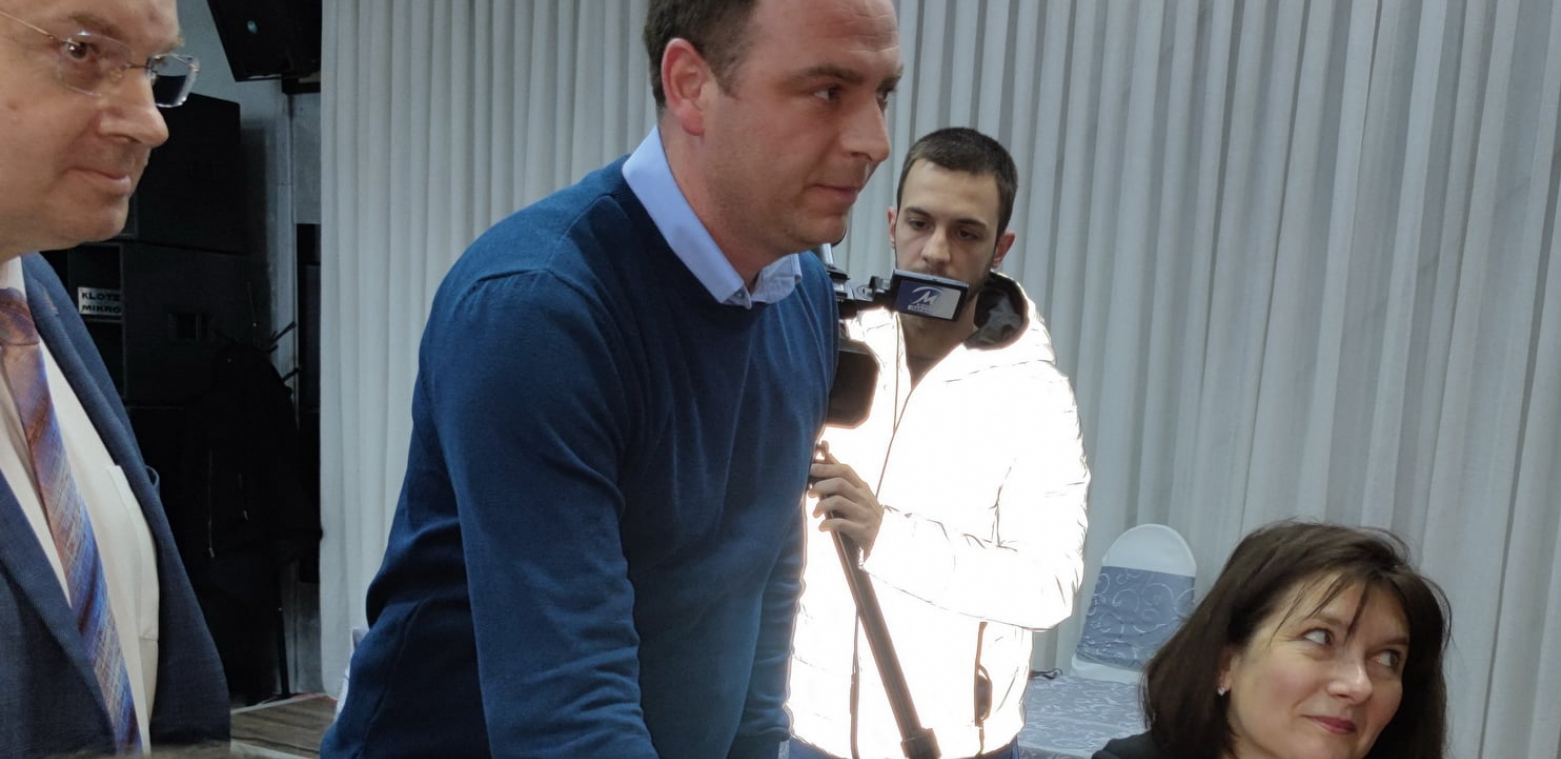 PARAĆINOM JE ODJEKIVALA HIMNA Na bazenima Prestiž, počelo polufinale za žene i u otvorenoj konkurenciji