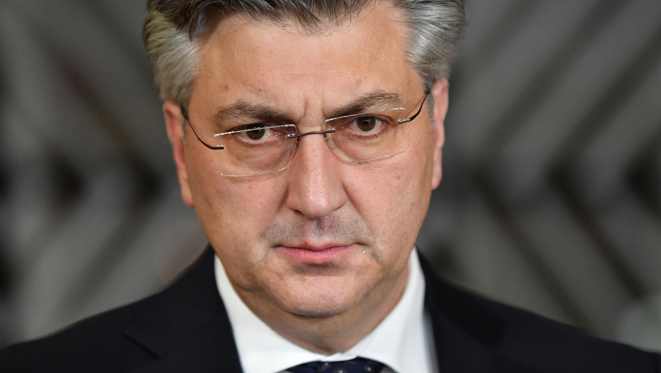 USTAŠA PLENKOVIĆ GORI OD MRŽNJE! Umesto da se bavi ustaškim zločinima , naručuje tekstove kojima pljuje Srbiju