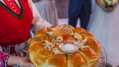 SUTRA SE MESI VASILICA Obredni kolač za Mali Božić, po receptu naših baka, jedan ukras je obavezan