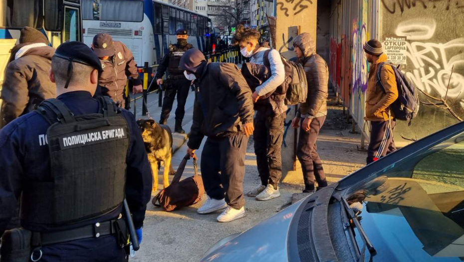 AKCIJA POLICIJE MUP sproveo 85 ilegalnih migranata u prihvatni centar