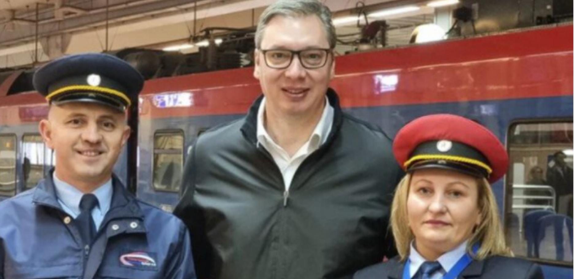 NAŠ SAN SE OSTVARIO, HVALA PREDSEDNIČE! Vučić sa Tijanom i Goranom pred polazak brzog voza (FOTO)