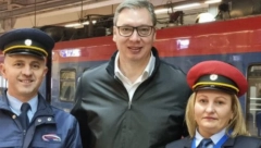 NAŠ SAN SE OSTVARIO, HVALA PREDSEDNIČE! Vučić sa Tijanom i Goranom pred polazak brzog voza (FOTO)
