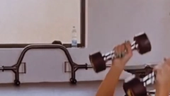 VIC DANA Ulazi Mujo u teretenu, kad mu prilazi bilder...