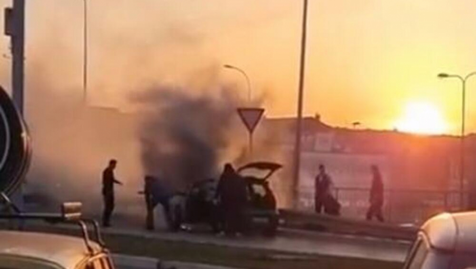 POŽAR KOD ŠTARK ARENE Zbog bezbednosti vozača zaustavljen saobraćaj (VIDEO)